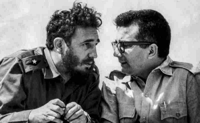 Foto de Fidel Castro y Armando Hart Dávalos